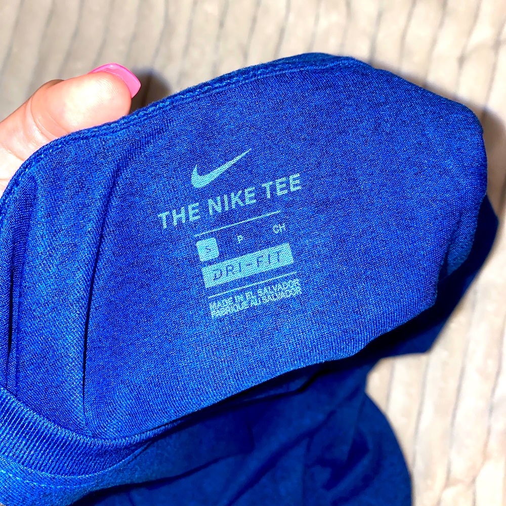 nike shirt - Picture 2 of 2